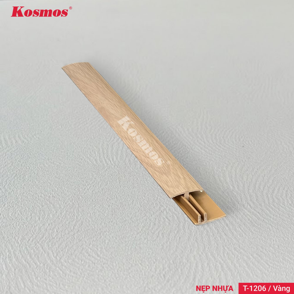La moldura T-1206 es un accesorio especializado que se utiliza para unir pisos de madera amarilla. 