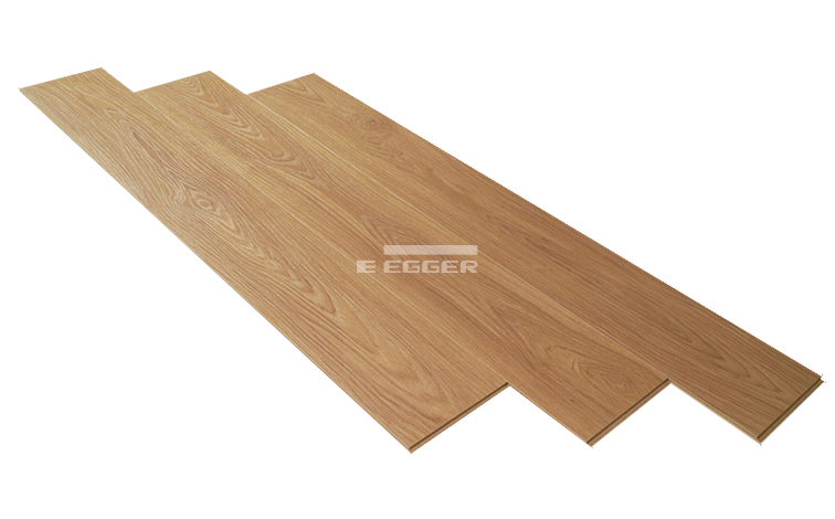 Hình 3 thanh sàn gỗ Egger 8mm - EPL105