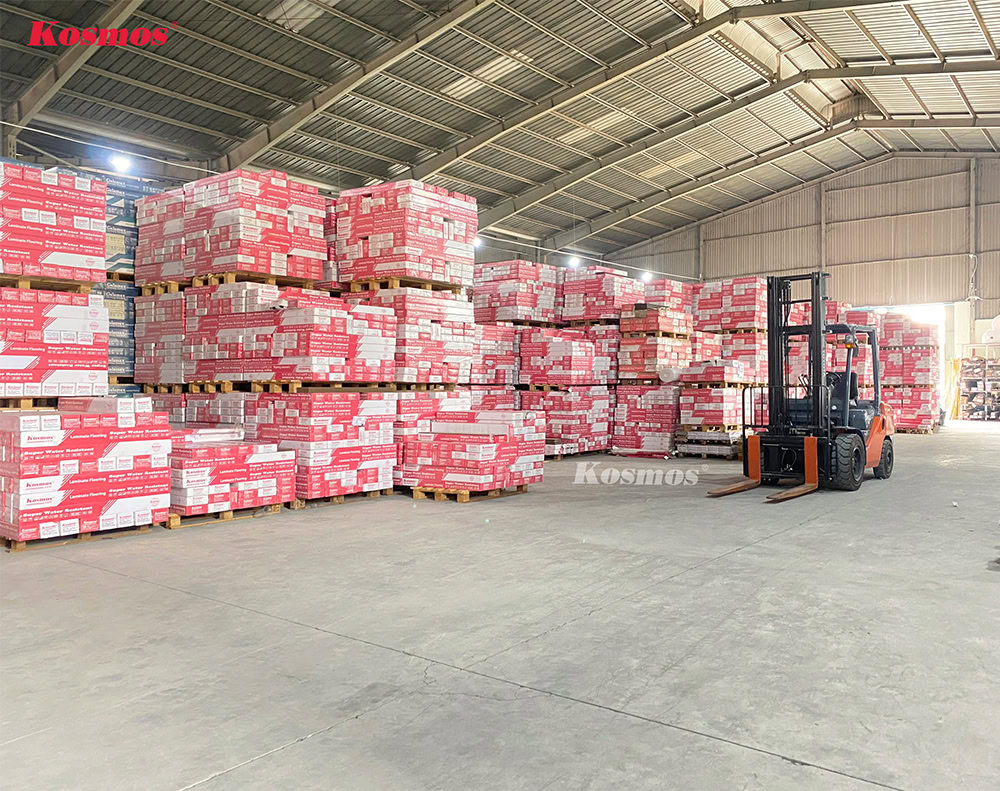 Không gian kho sàn gỗ Kosmos