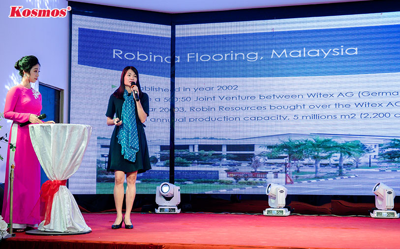 Jojo Yep - Sales Maketing Manager của nhà máy Robina Flooring phát biểu tại buổi ra mắt sản phẩm của Kosmos Việt Nam