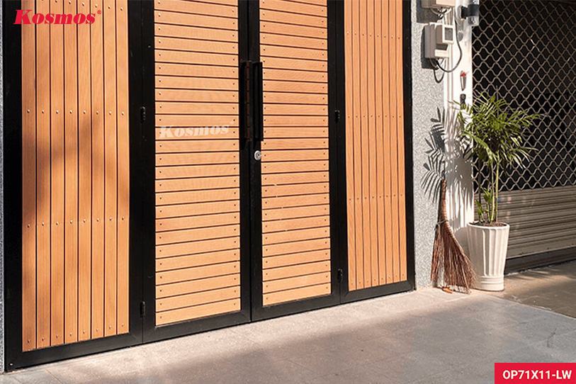 Cửa cổng sử dụng thanh đa năng gỗ nhựa OP71X11 màu Light Wood