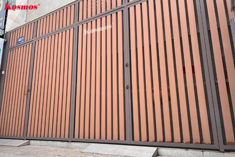 Cửa cổng bằng gỗ nhựa