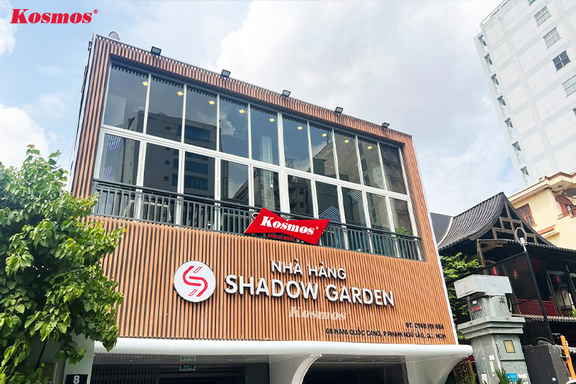 Ốp bảng hiệu bằng thanh lam gỗ nhựa