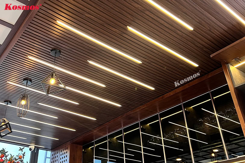 Ốp trần bằng tấm ốp nhựa giả gỗ