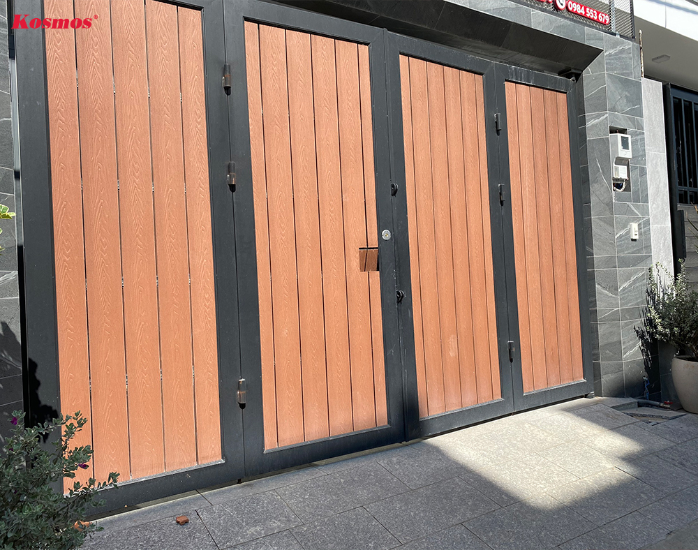 Cổng gỗ nhựa 4 cánh lớn