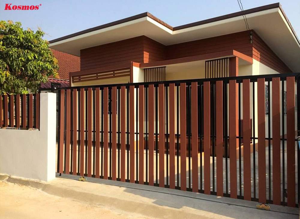 Cổng lùa từ gỗ nhựa ngoài trời