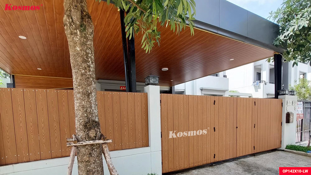 Mẫu cổng gỗ nhựa màu gỗ vàng cam