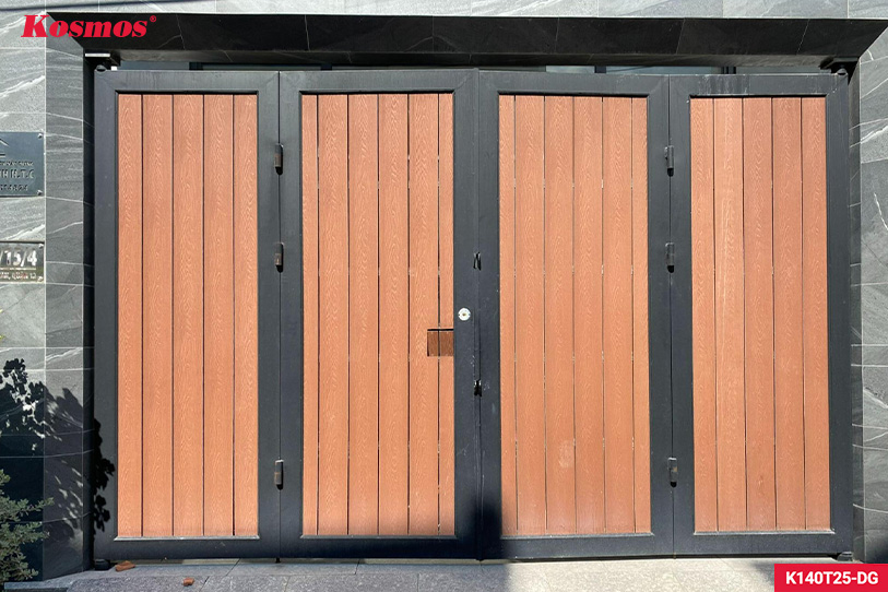 Ứng dụng sàn gỗ nhựa K140T25X2.2M vân gỗ màu Light Wood ốp cổng