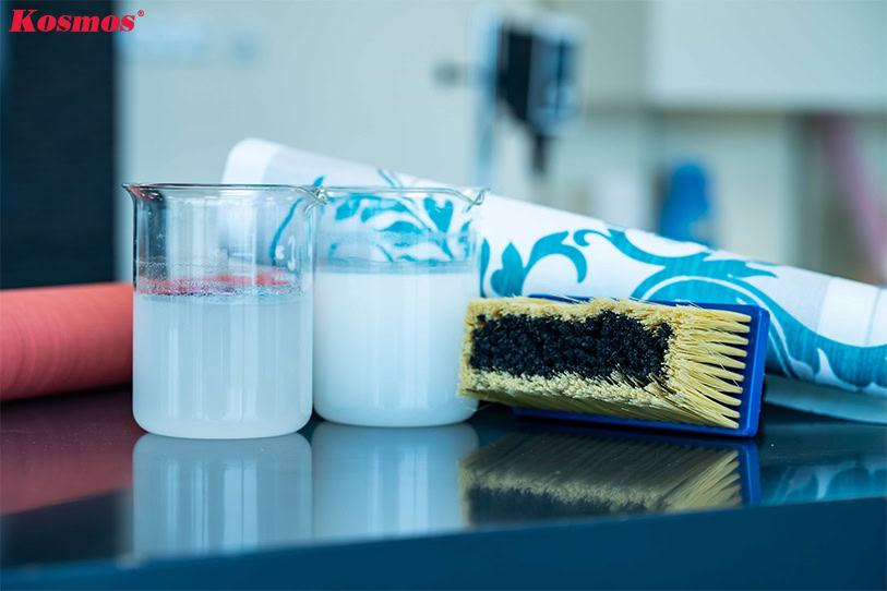 Popular wallpaper glues are milk glue and powder glue.