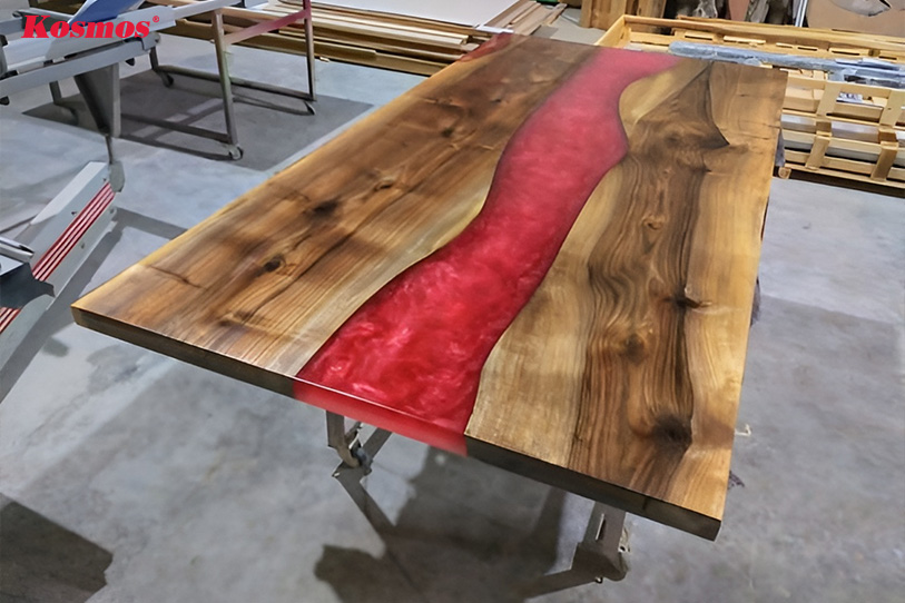 Mẫu bàn gỗ đổ keo Epoxy màu đỏ hình chữ nhật