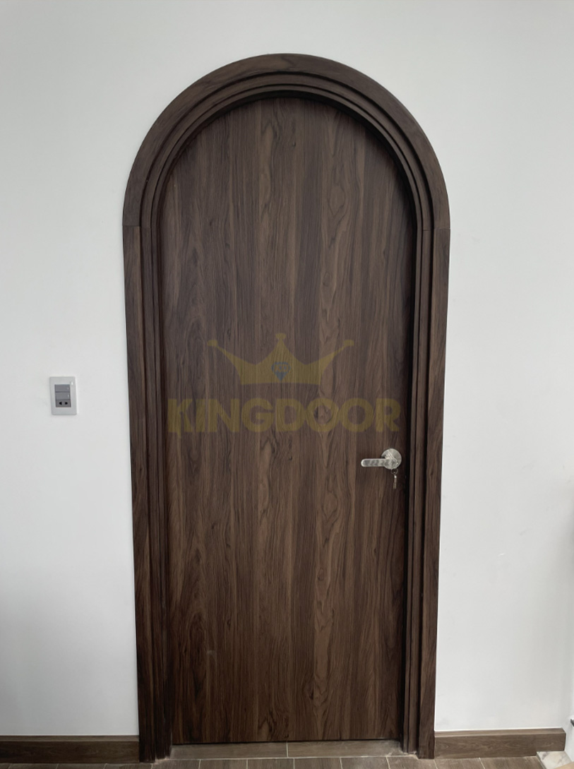 Mẫu cửa gỗ nhựa Kingdoor dạng vòm độc đáo