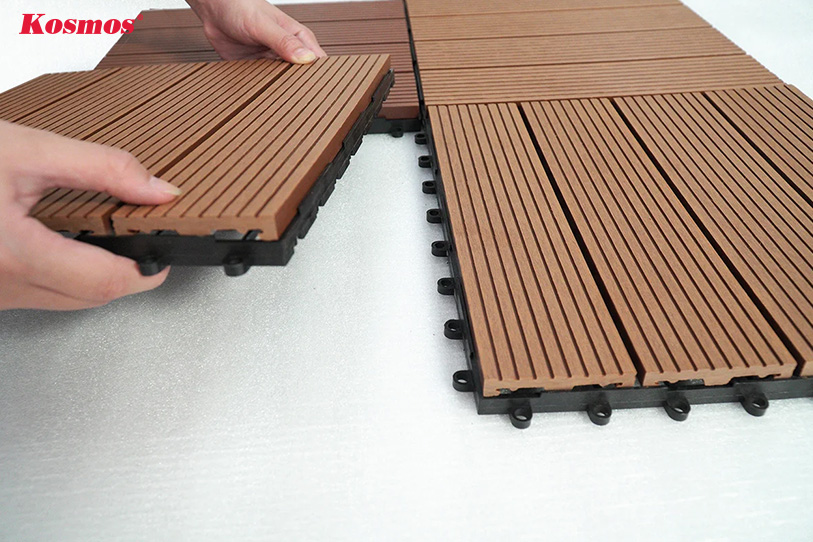 Thao tác lắp đặt vỉ gỗ nhựa lót sàn dễ dàng