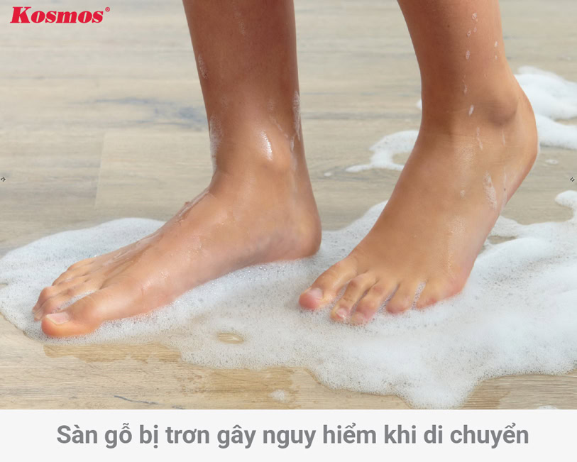 Sàn gỗ bị trơn gây nguy hiểm khi di chuyển