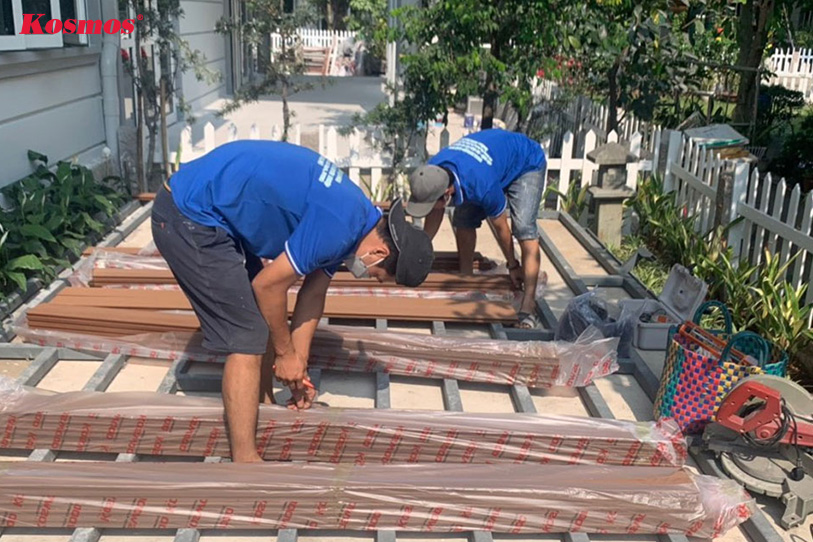 Construction de parquet extérieur en bois plastique dans le district de Thu Duc