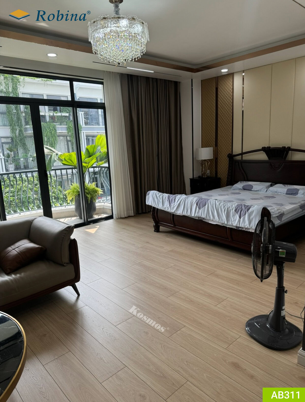 Hình công trình thực tế sàn gỗ Robina AB-311 lát 22m² sàn phòng ngủ master tại căn hộ thuộc khu đô thị Vạn Phúc City TP.HCM