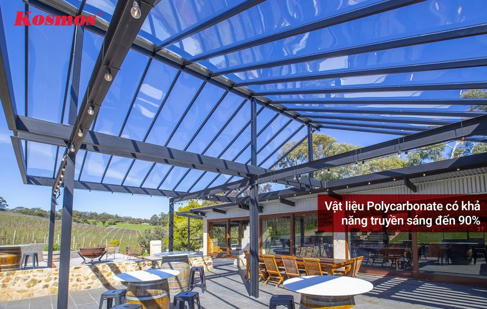 Mái Polycarbonate có độ trong suốt cao, tận dụng hiệu quả nguồn sáng tự nhiên