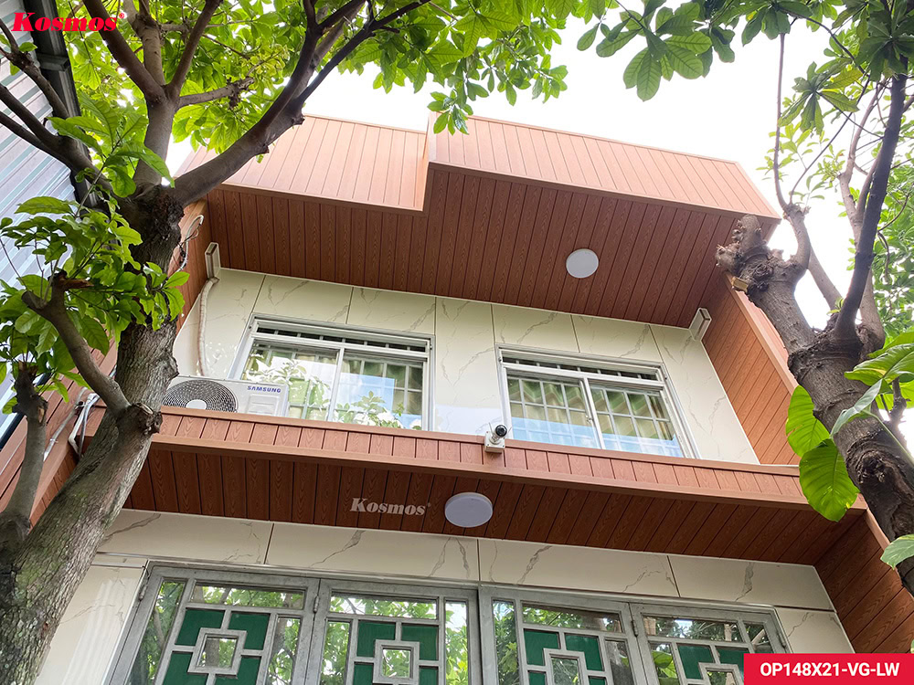 Công trình trang trí ngoại thất từ tấm ốp và nẹp V gỗ nhựa màu Light Wood Công trình trang trí ngoại thất từ tấm ốp và nẹp V gỗ nhựa màu Light Wood