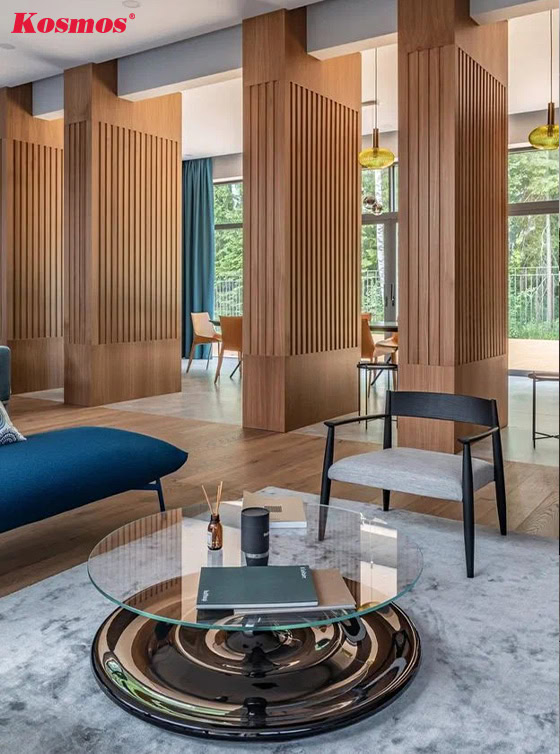 Trang trí cột nhà bằng tấm nhựa lam sóng giả gỗ