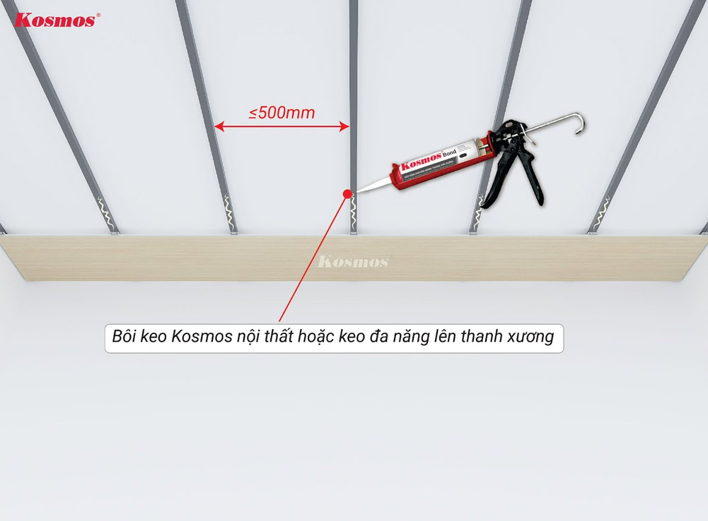 Bôi keo Kosmos nội thất hoặc keo Kosmos đa năng vào khung xương