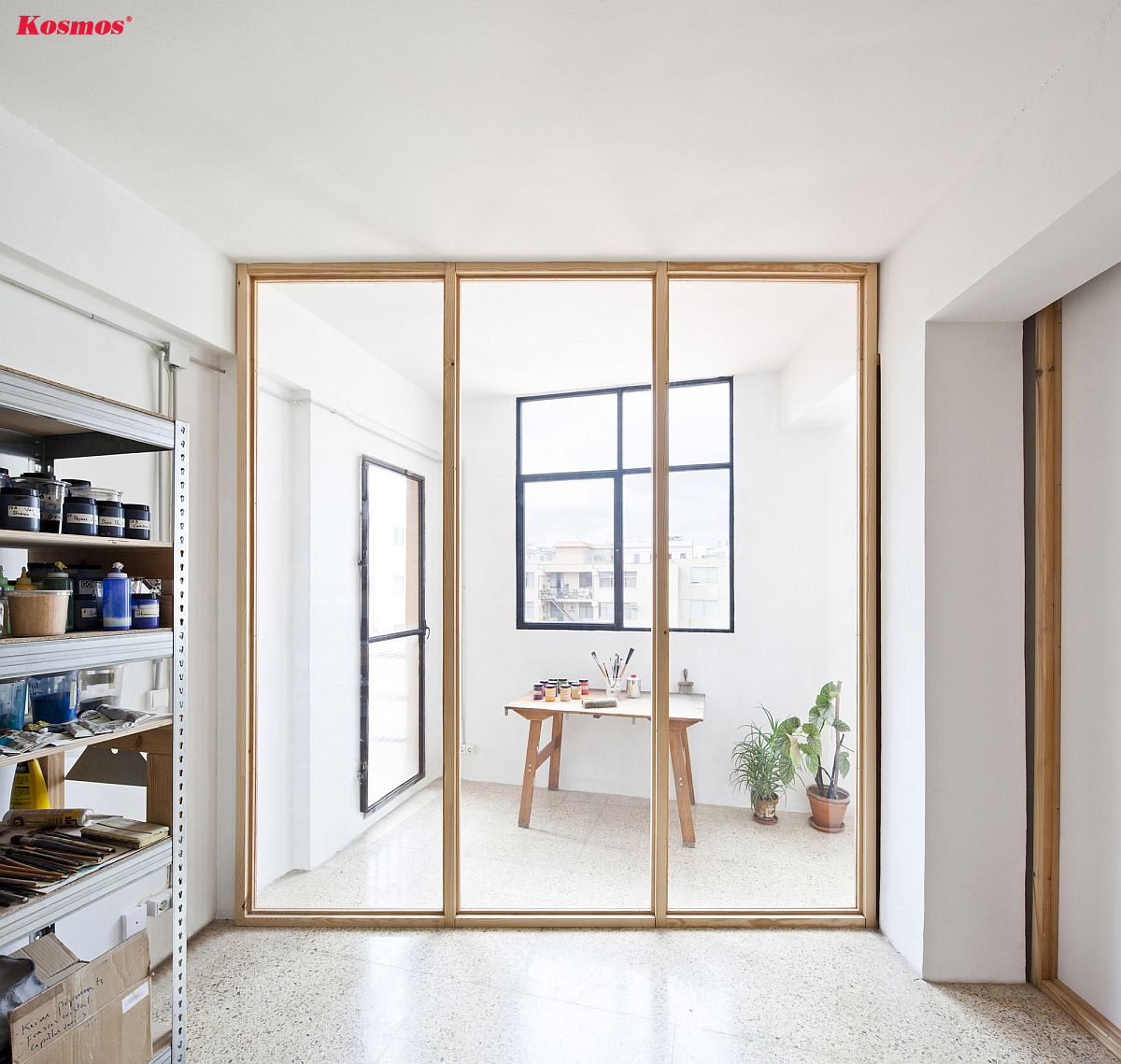 Công trình nhà ở ốp tấm vách ngăn gỗ kính