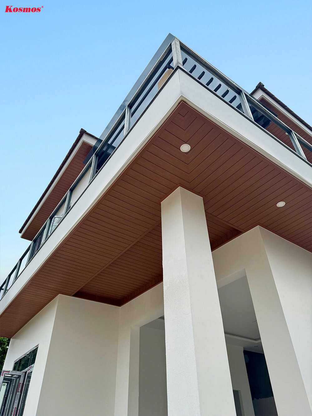 Công trình trần gỗ nhựa đẹp được thực hiện bởi Đại lý của Kosmos