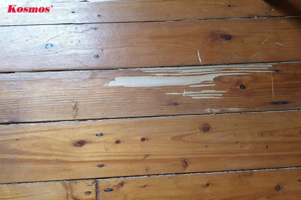 Sàn gỗ bị tróc lớp bề mặt làm mất thẩm mỹ sàn nhà Sàn gỗ bị tróc lớp bề mặt làm mất thẩm mỹ sàn nhà