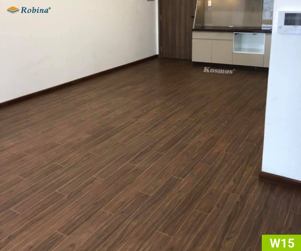Sàn gỗ Robina W15 phù hợp với len chân tường và cửa gỗ màu nâu