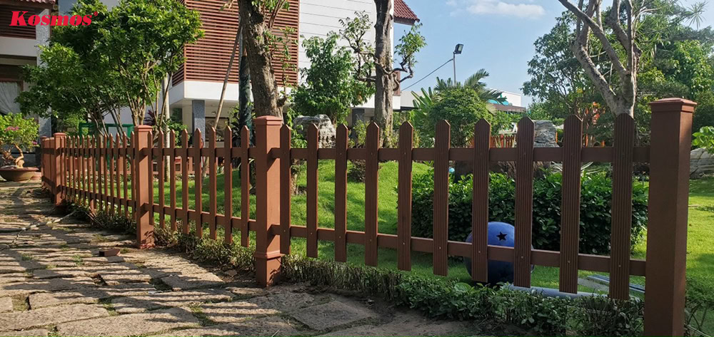 Ứng dụng nắp gỗ nhựa NT120X120 gỗ vàng cam cho công trình hàng rào ngoài trời