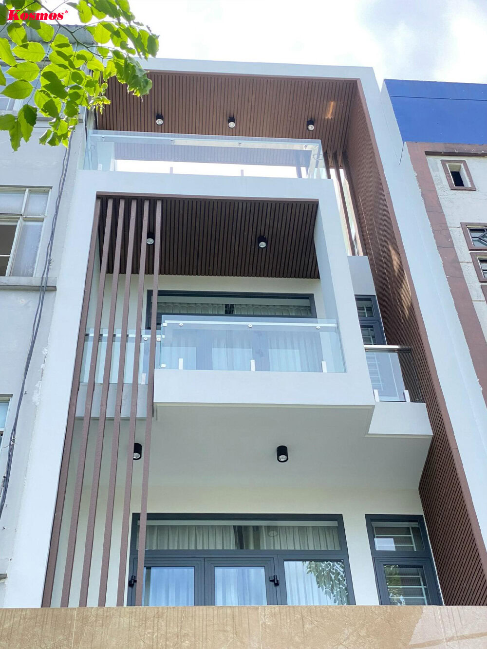 Gỗ nhựa ốp trần ban công và mái hiên mặt tiền