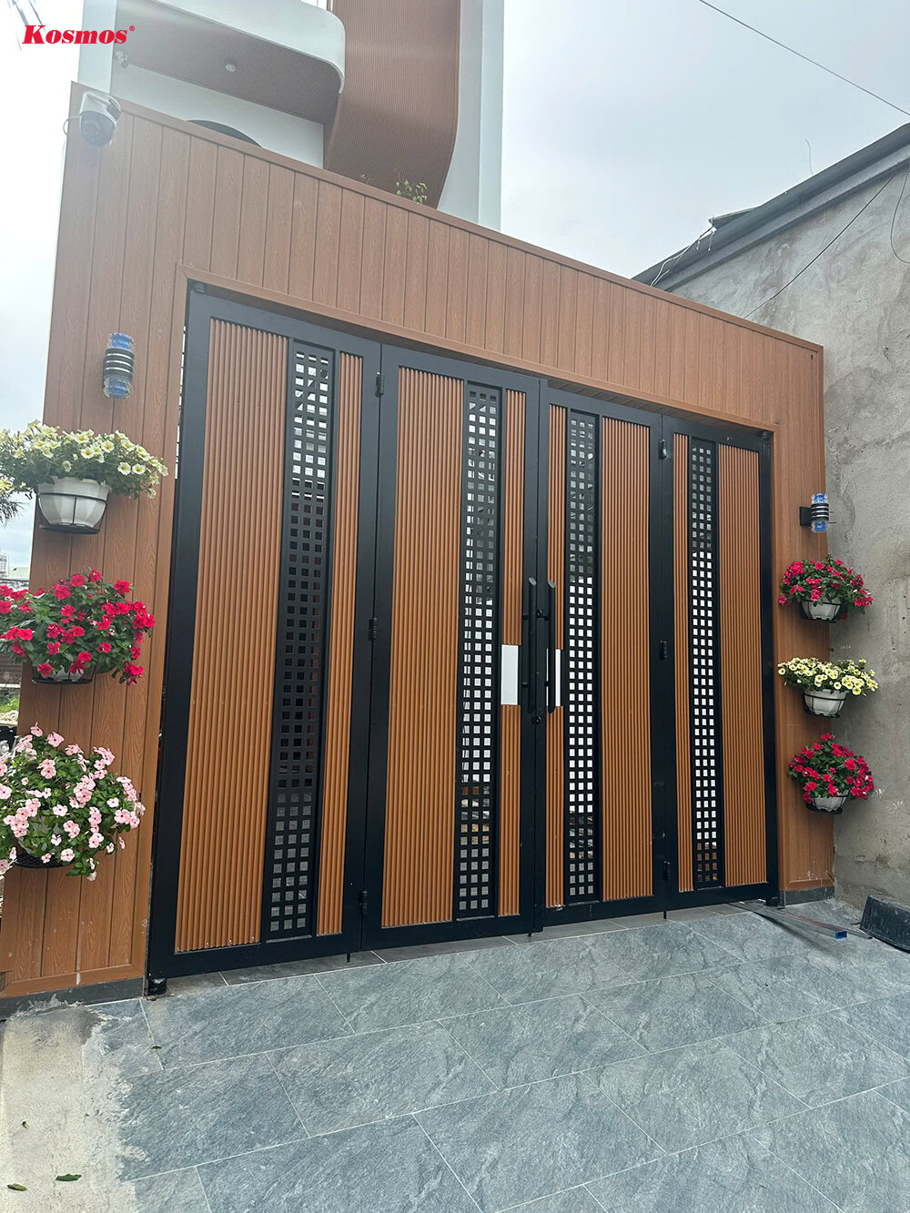 Mẫu ốp gỗ nhựa cho cột và cổng