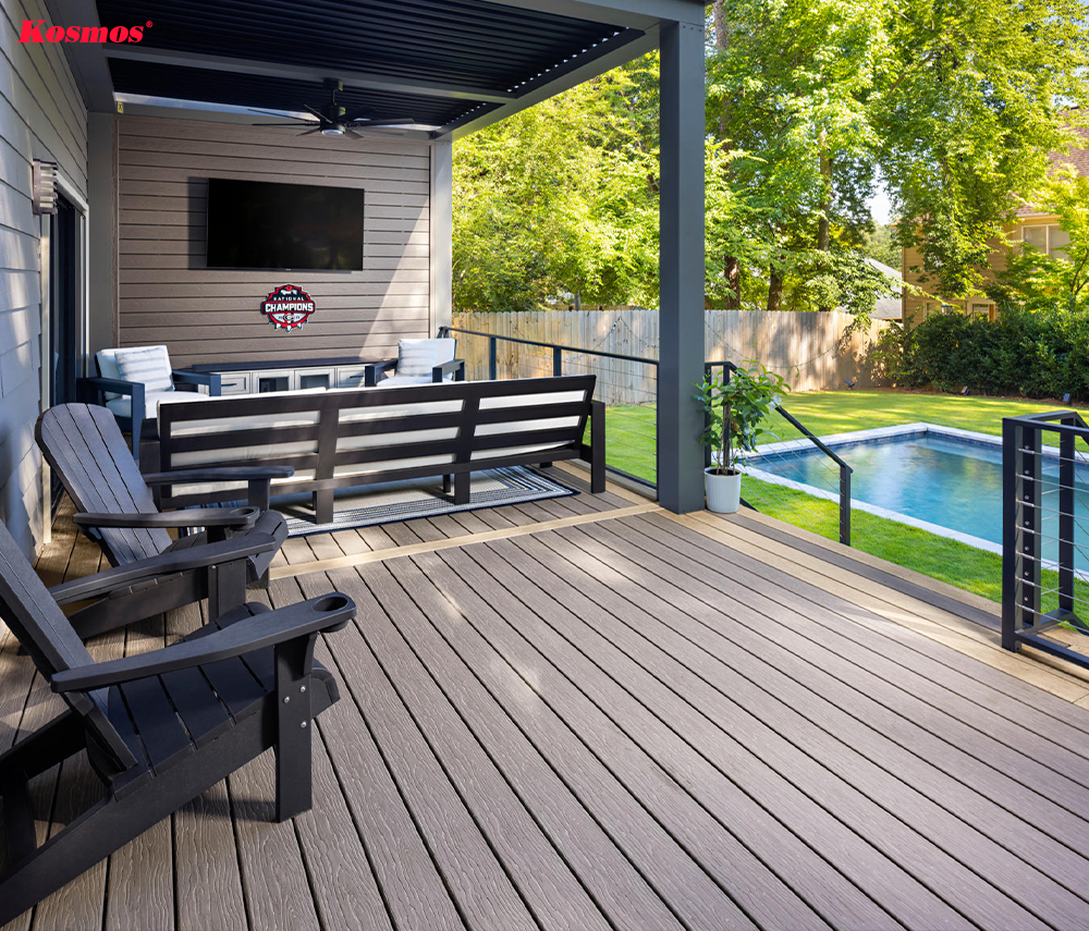 Mẫu sàn gỗ nhựa lát ban công sân vườn đẹp liền kề hồ bơi