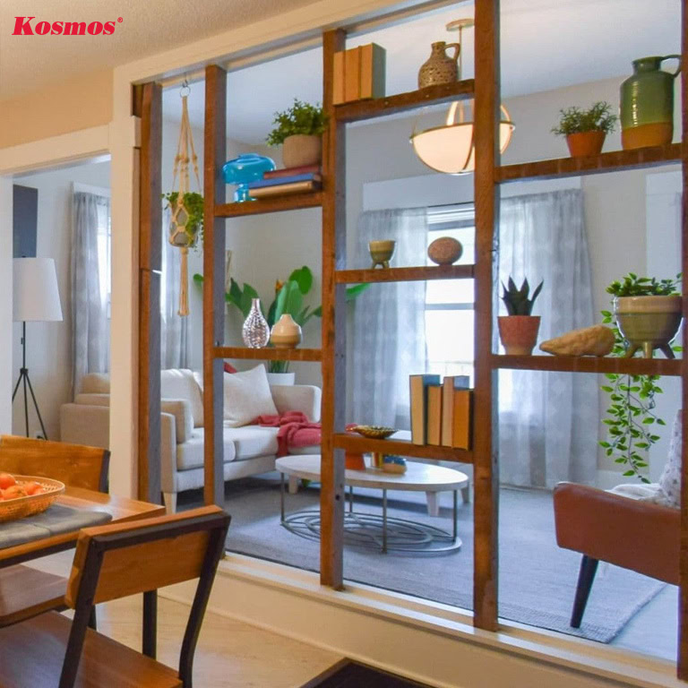 Phòng khách căn hộ chia không gian bằng vách gỗ trang trí