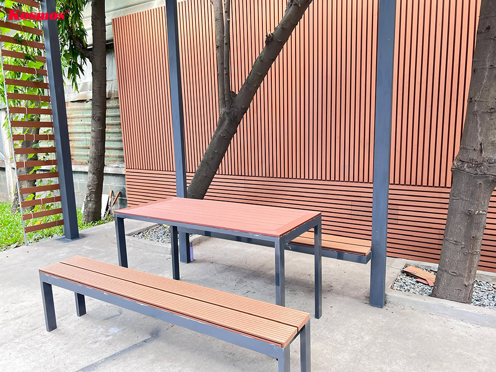 Bàn ghế ngồi gỗ nhựa