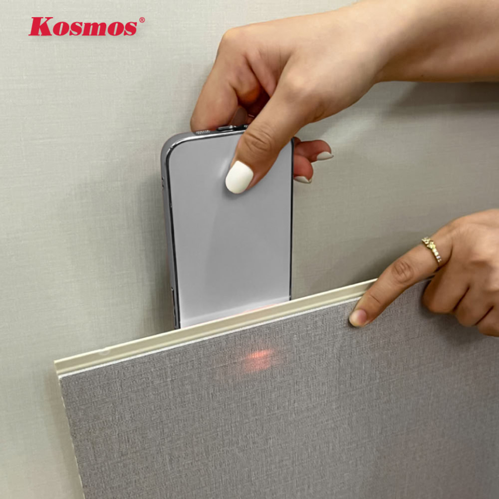 Tcheke kalite nwayo plastik panno Nano revètman yo lè l sèvi avèk limyè LED.