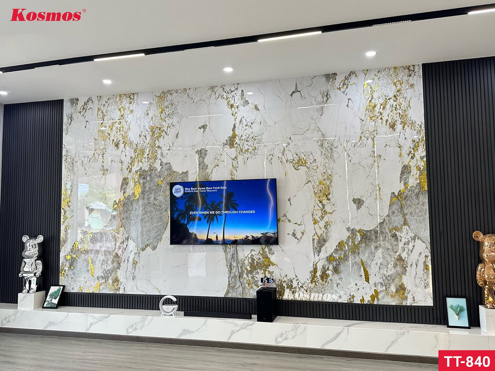 Thiết kế vách tivi phòng khách ốp tấm than tre vân đá Pandora