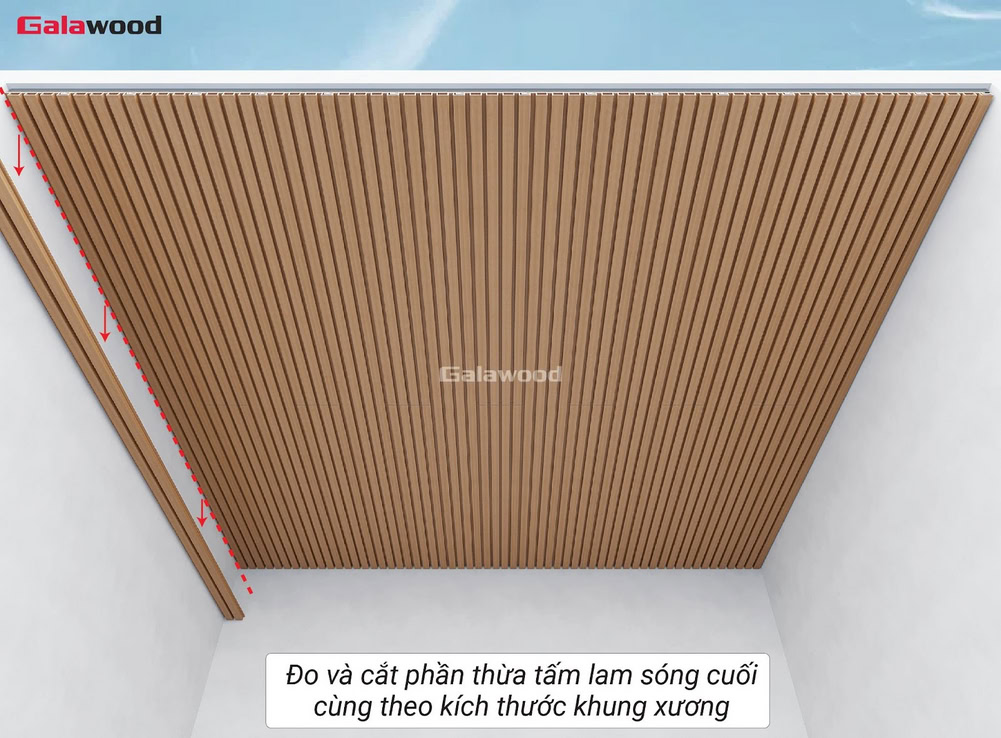 Đo và cắt phần thừa tấm lam 4 sóng cuối theo kích thước khung xương