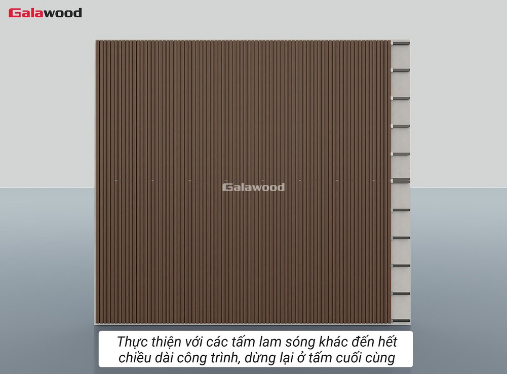 Thực hiện thao tác lắp tấm ốp lam sóng nhựa ASA G-5S190X20 nằm dọc đến hết tường