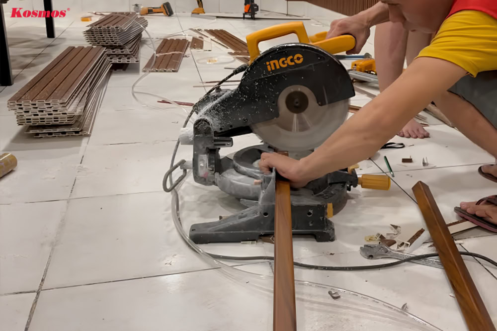 2. Cắt nẹp theo kích thước đã đo