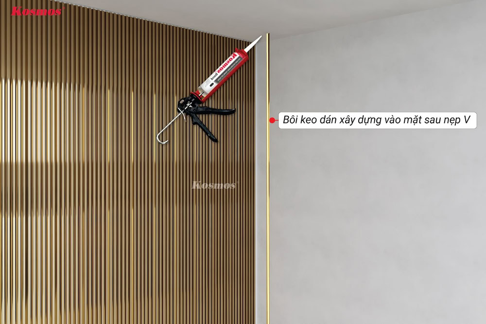 Bôi keo dán xây dựng vào mặt sau nẹp V