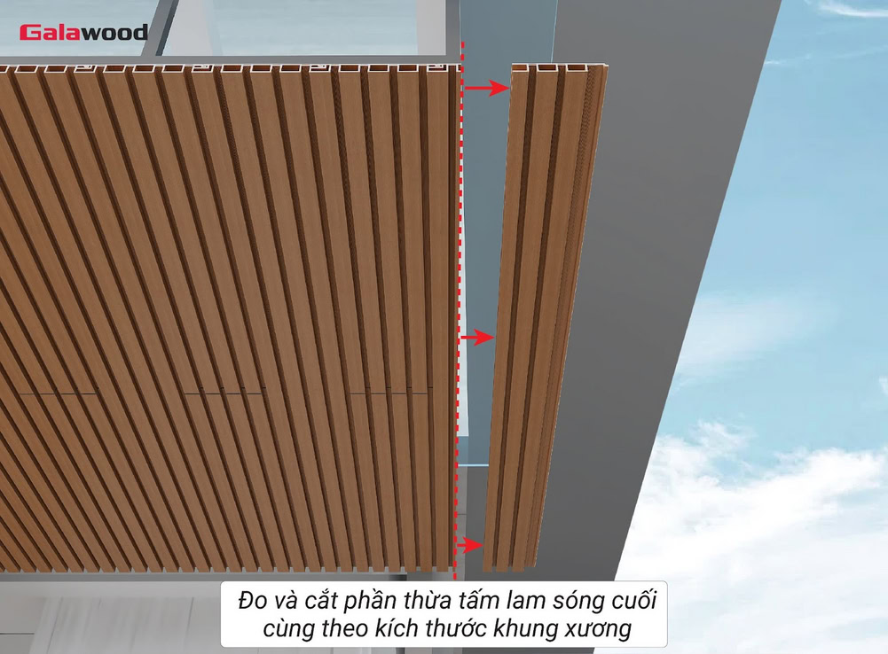 Đo và cắt phần thừa tấm lam sóng G-4S219X25 theo kích thước khung xương