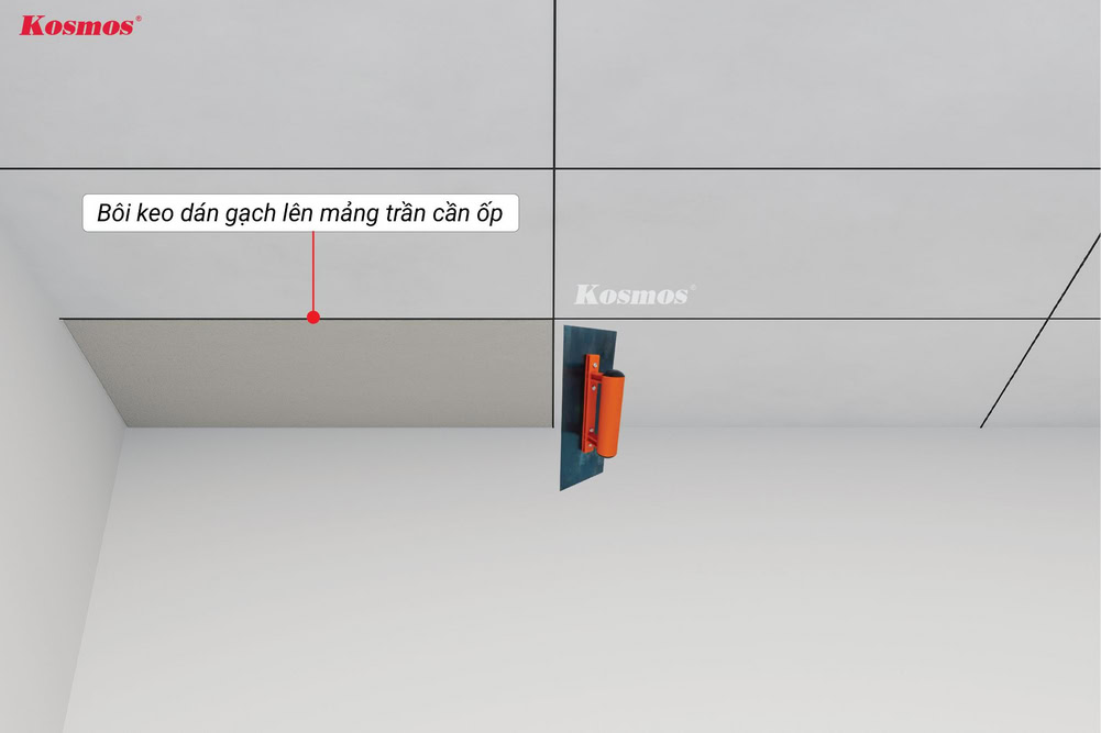 Dùng keo dán gạch bôi lên bề mặt thi công