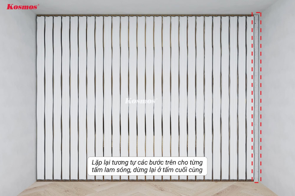 Khi tấm đã được cố định xong, thợ tiến hành tháo lớp màng bảo vệ trên bề mặt inox.