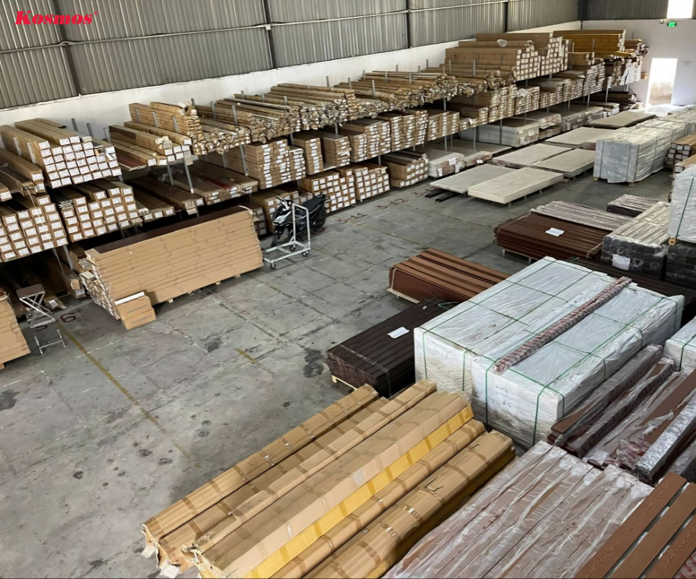 Không gian kho vật tư rộng rãi của Kosmos