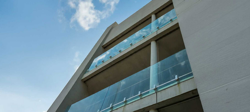 Kính dán an toàn được ứng dụng phổ biến cho công trình cần đảm bảo an toàn cao