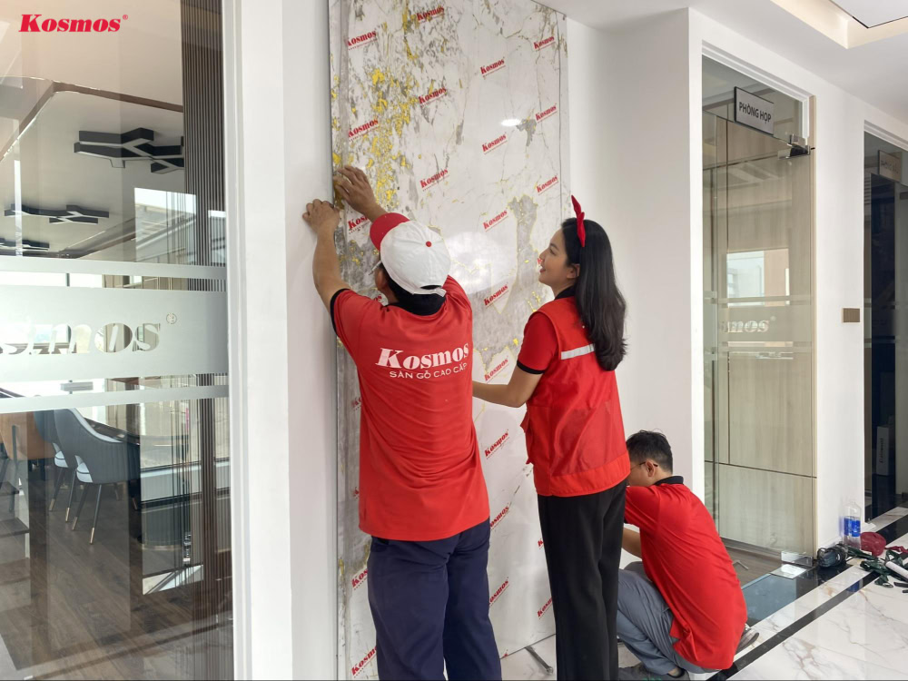 Tấm ốp than tre có thể ốp trực tiếp lên bề mặt tường đã làm phẳng, mịn
