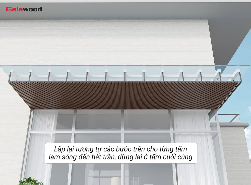 Thực hiện thao tác lắp lam sóng nhựa ASA G-5S190X20 đến hết trần