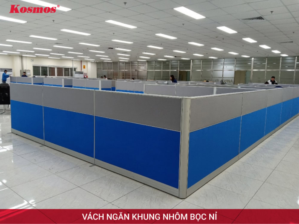 Vách ngăn khung nhôm bọc nỉ được ứng dụng phổ biến để ngăn bàn làm việc