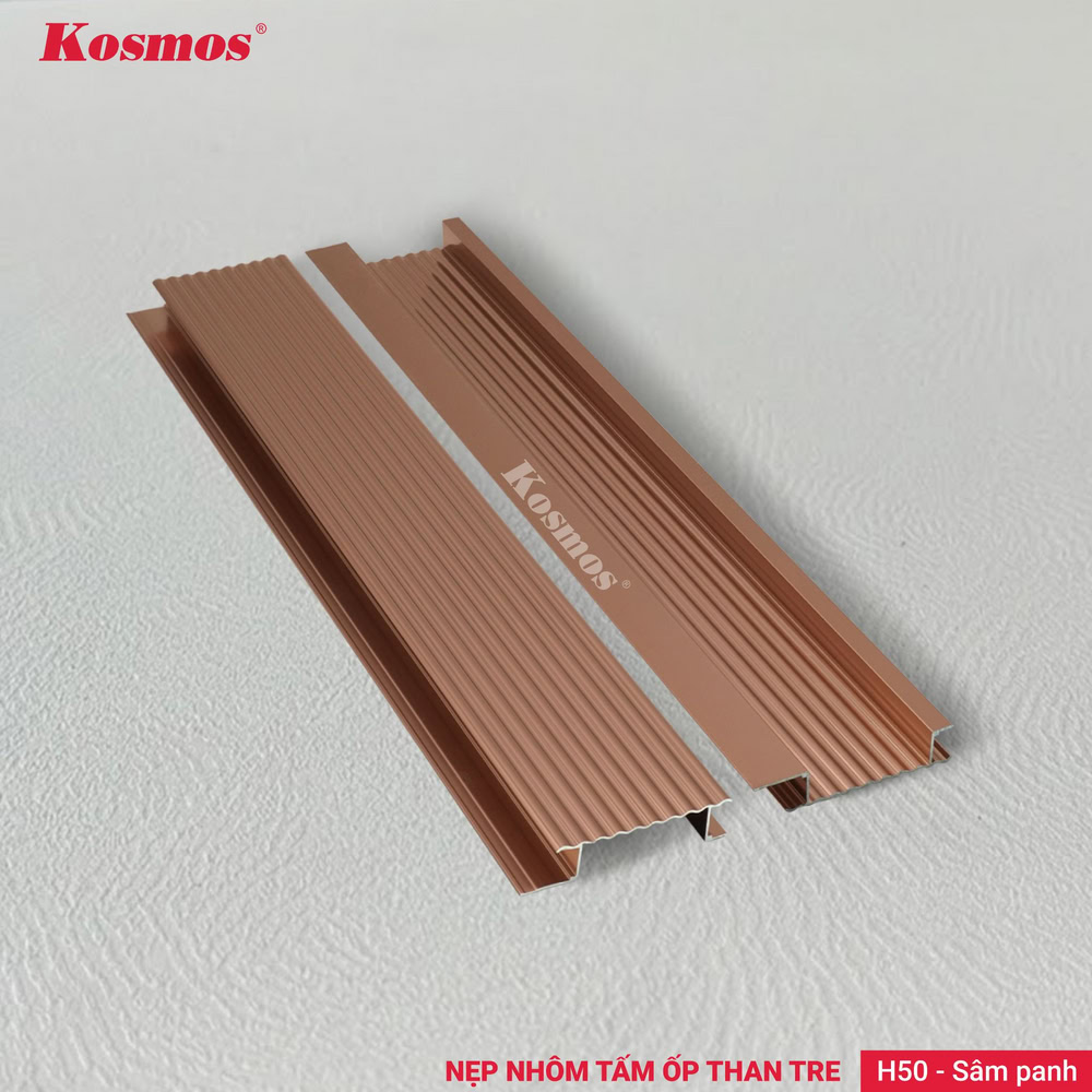 H50-SP là nẹp nối có nhiều rãnh màu sâm panh, tạo điểm nhấn trên bề mặt tấm ốp than tre 8mm