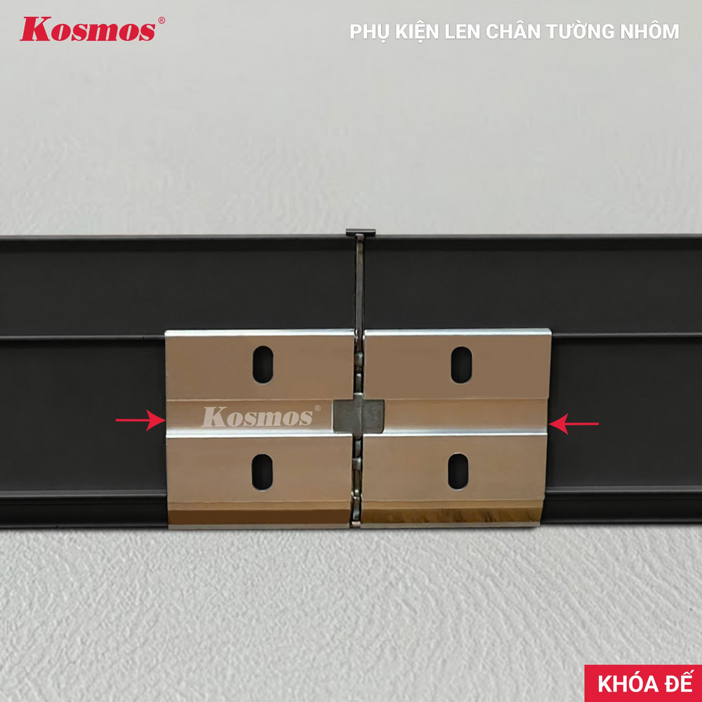 Hình cận cảnh khóa đế nằm đằng sau len chân tường nhôm màu đen CT80-D Hình cận cảnh khóa đế nằm đằng sau len chân tường nhôm màu đen CT80-D