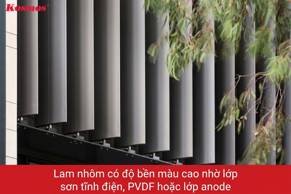 Lam nhôm có độ bền màu cao nhờ lớp sơn tĩnh điện, PVDF hoặc lớp anode